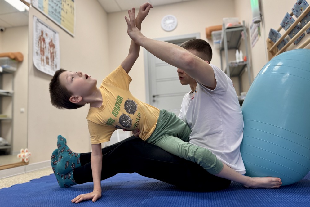 Комплексная физическая терапия Бобат и ПНФ